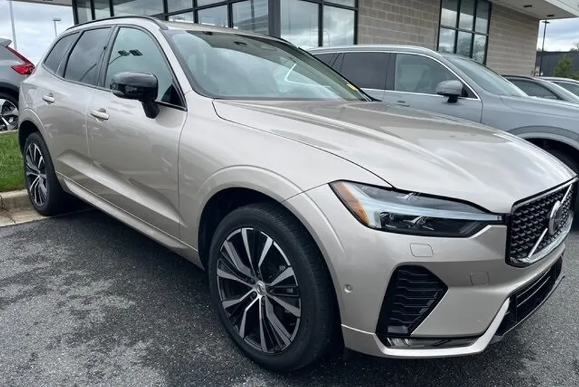 2023 Volvo XC60 B5 Plus photo 1