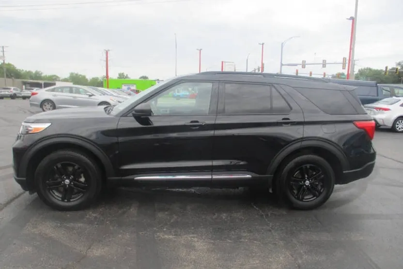 2024 Ford Explorer XLT photo 1