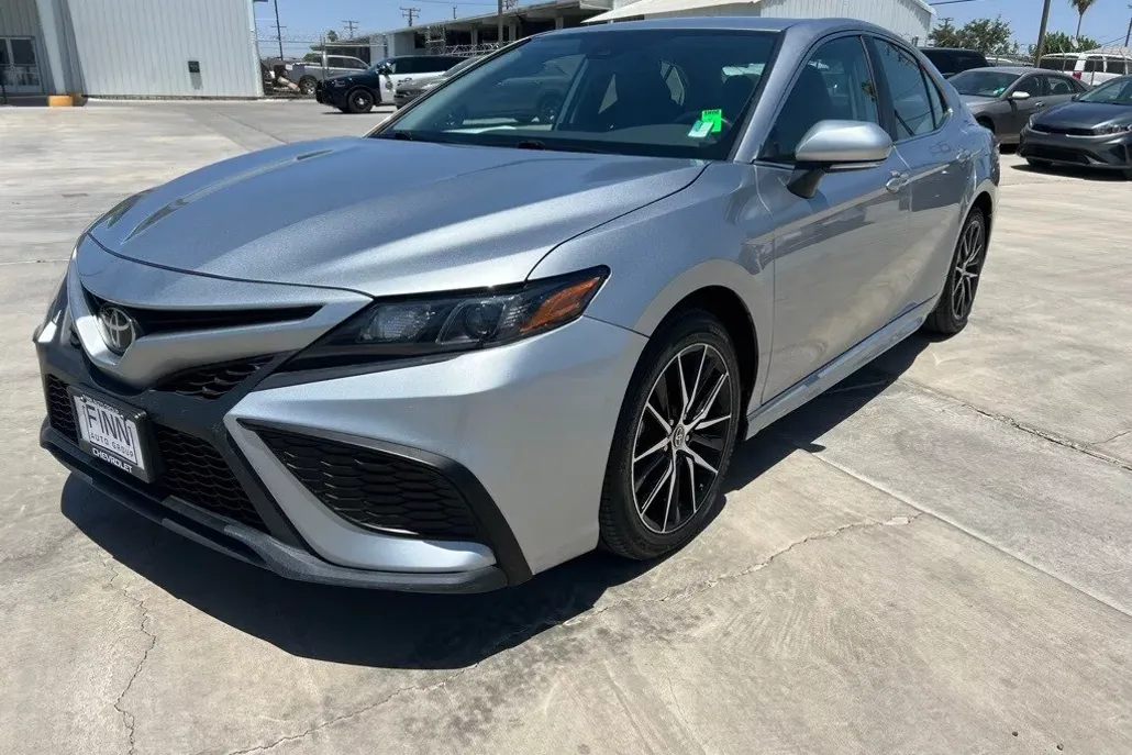 2024 Toyota Camry SE photo 1