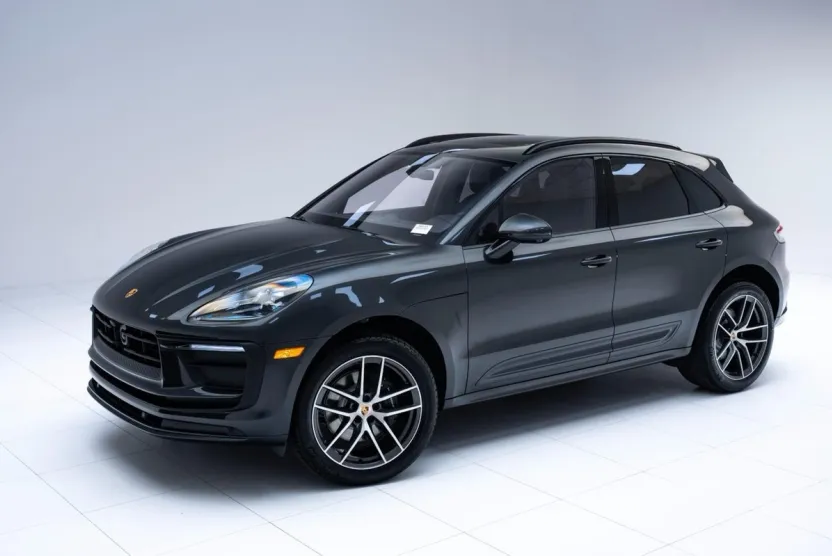2026 Porsche Macan T photo 1