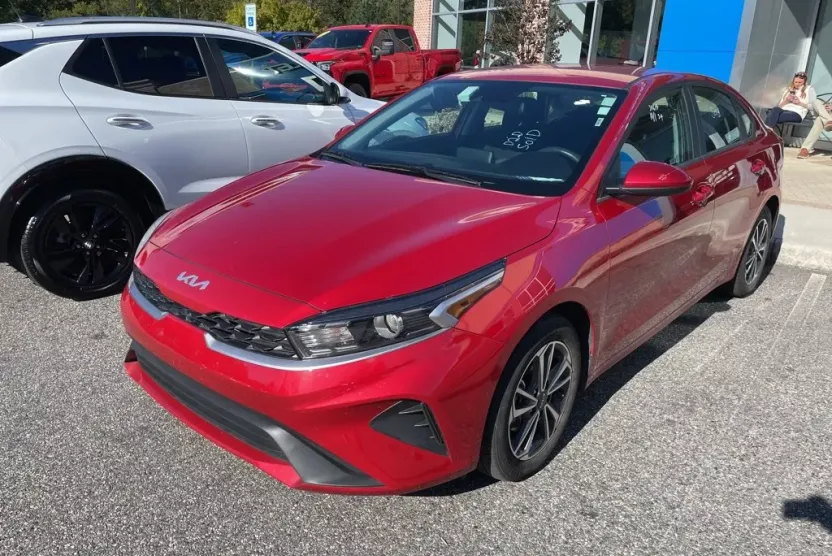 2024 Kia Forte LXS photo 1