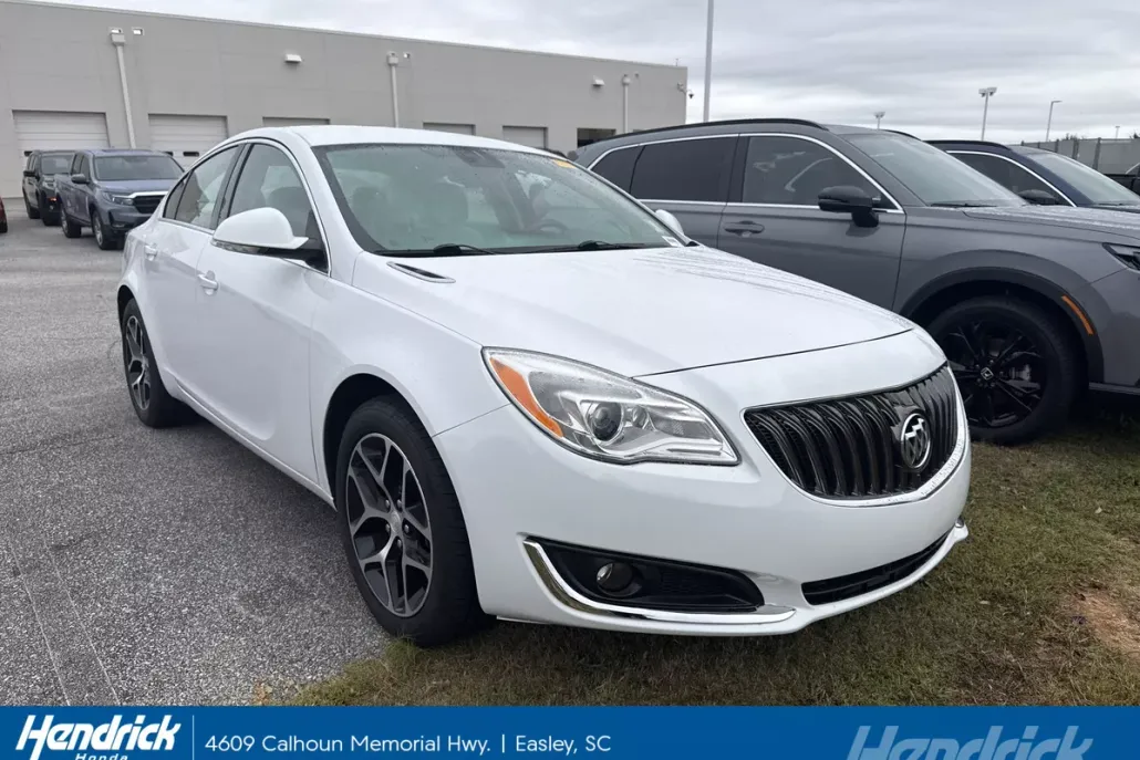 2017 Buick Regal Sport Touring photo 1
