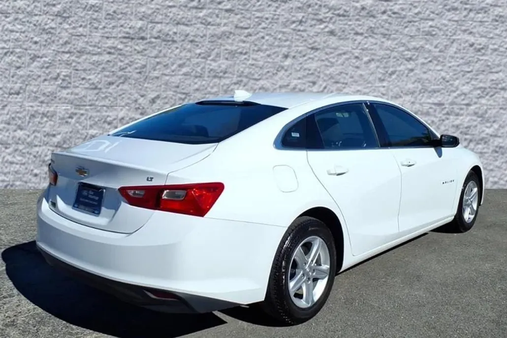 2023 Chevrolet Malibu 1LT photo 1