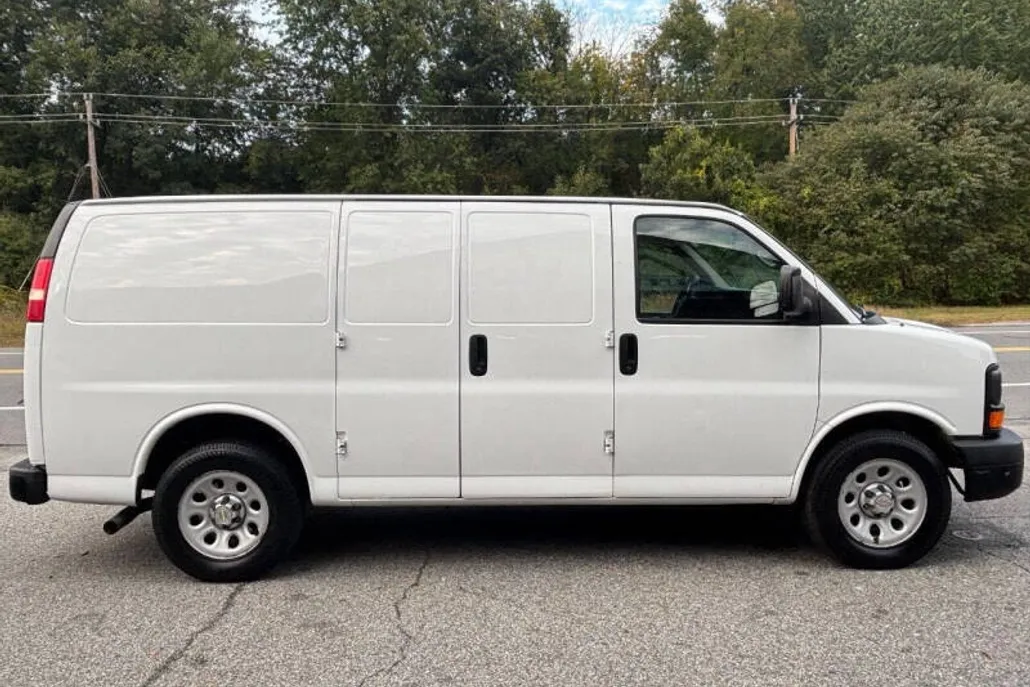 2014 Chevrolet Express 1500 Cargo Van photo 1