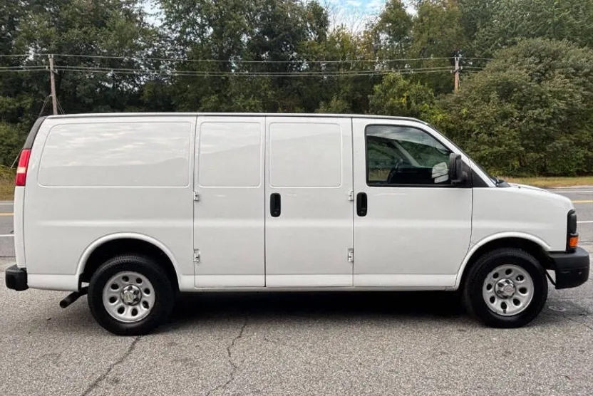 2014 Chevrolet Express 1500 Cargo Van photo 1