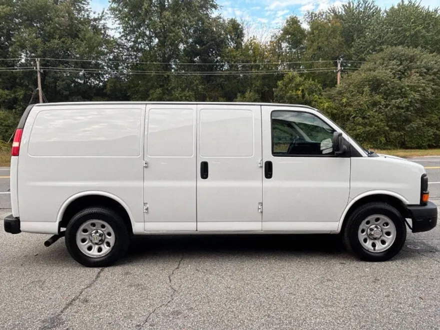 2014 Chevrolet Express 1500 Cargo Van photo 1
