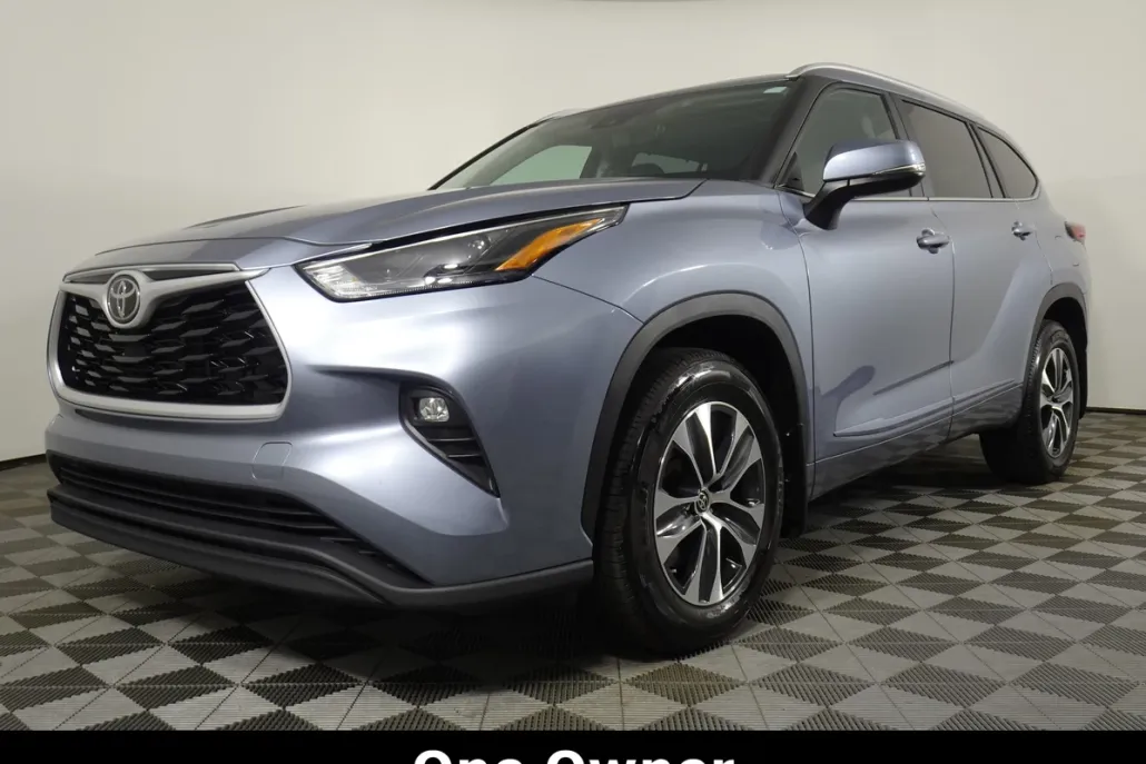 2023 Toyota Highlander XLE photo 1