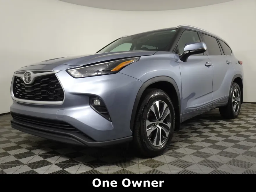 2023 Toyota Highlander XLE photo 1