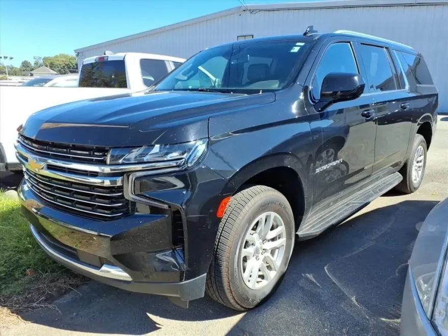 2023 Chevrolet Suburban LT photo 1