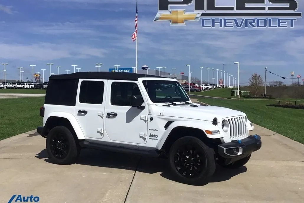 2022 Jeep Wrangler 4xe Unlimited Sahara photo 1