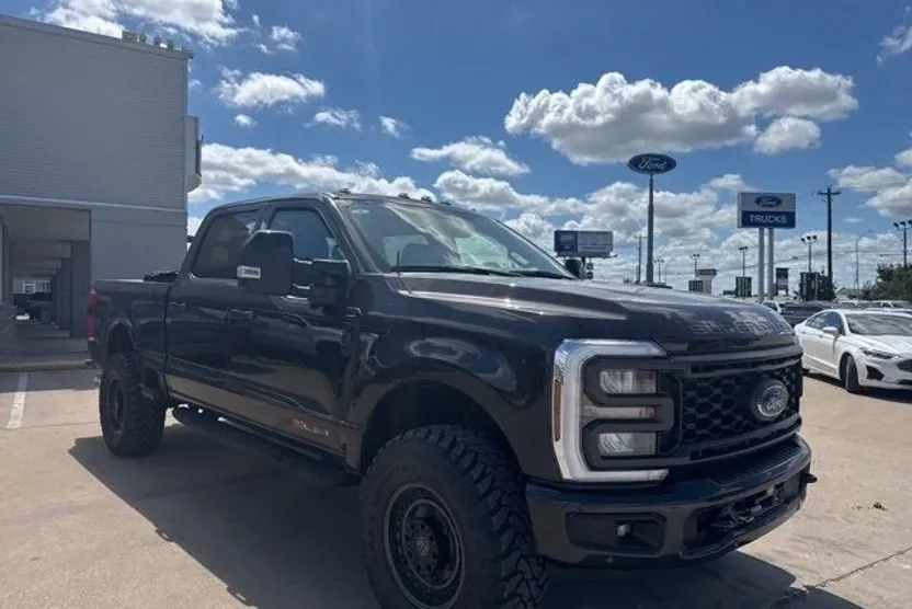 2024 Ford F-250 Lariat Tremor photo 1