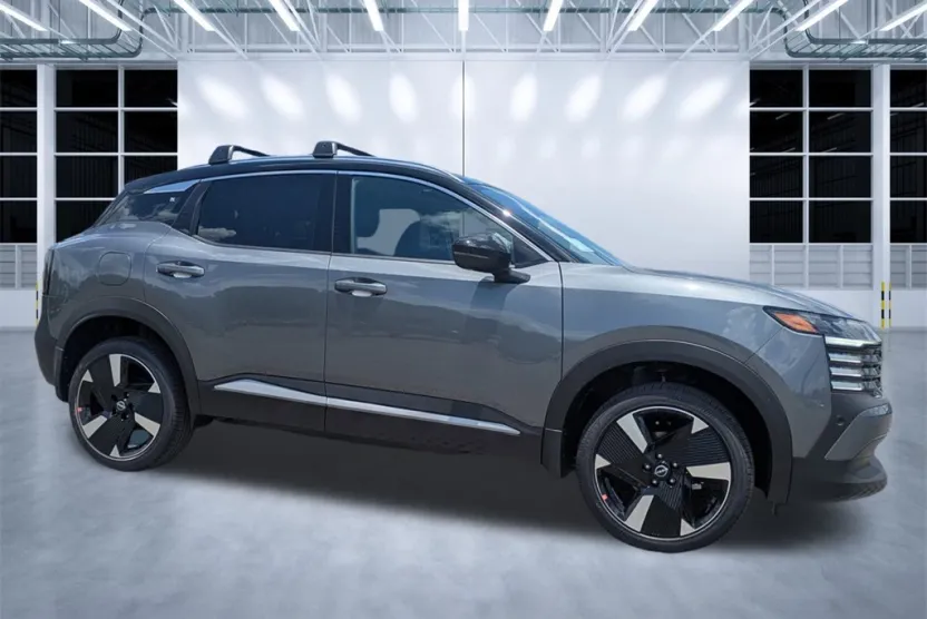 2025 Nissan Kicks SR photo 1