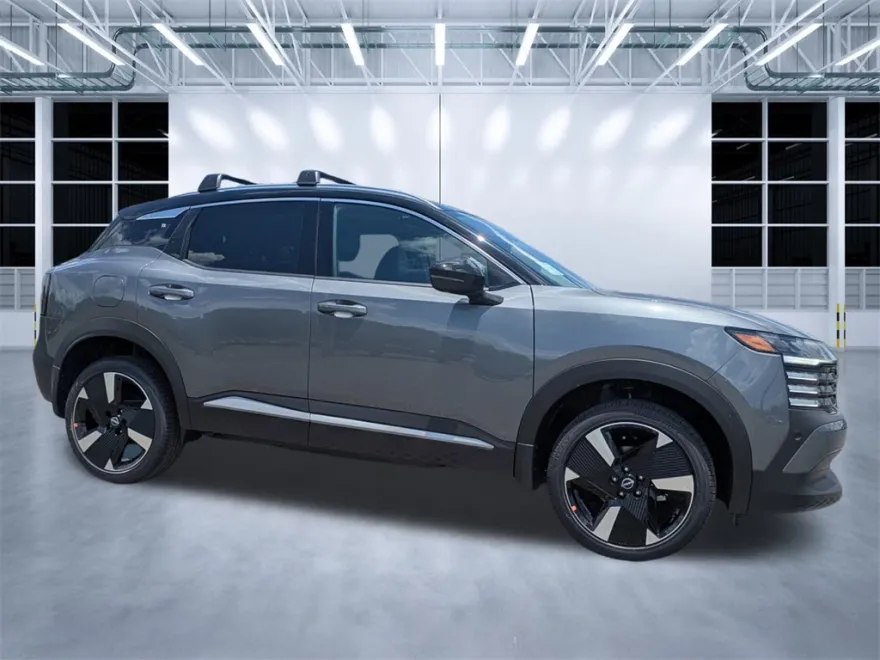 2025 Nissan Kicks SR photo 1