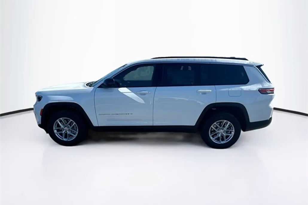 2025 Jeep Grand Cherokee Laredo photo 1