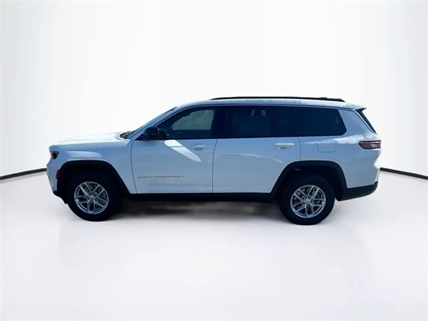 2025 Jeep Grand Cherokee Laredo photo 1