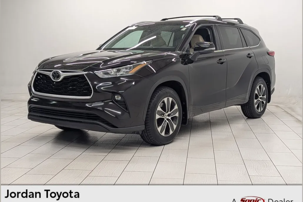 2020 Toyota Highlander XLE photo 1