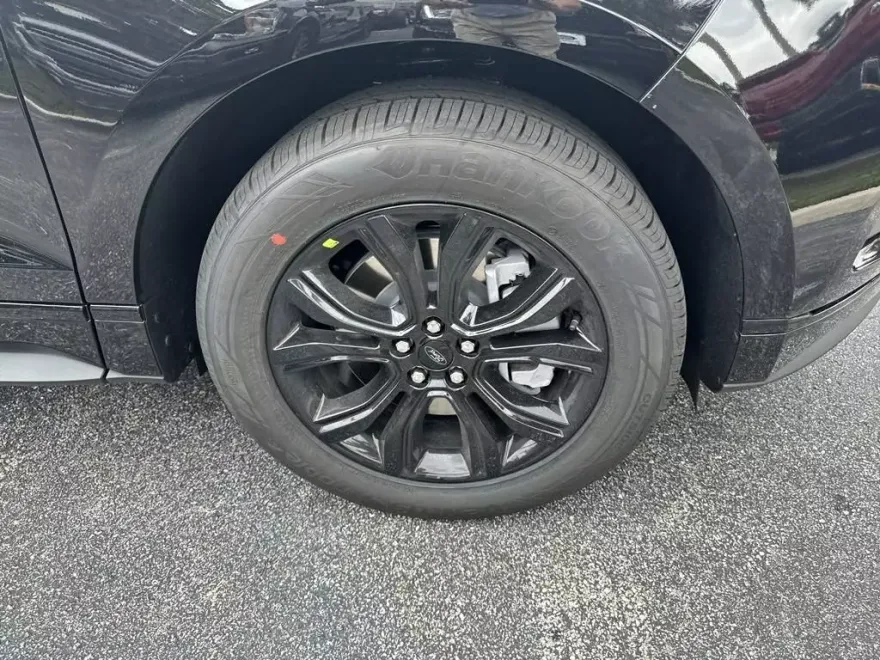 2024 Ford Edge SE photo 1