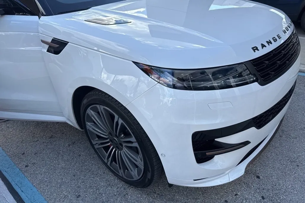 2024 Land Rover Range Rover Sport SE photo 1