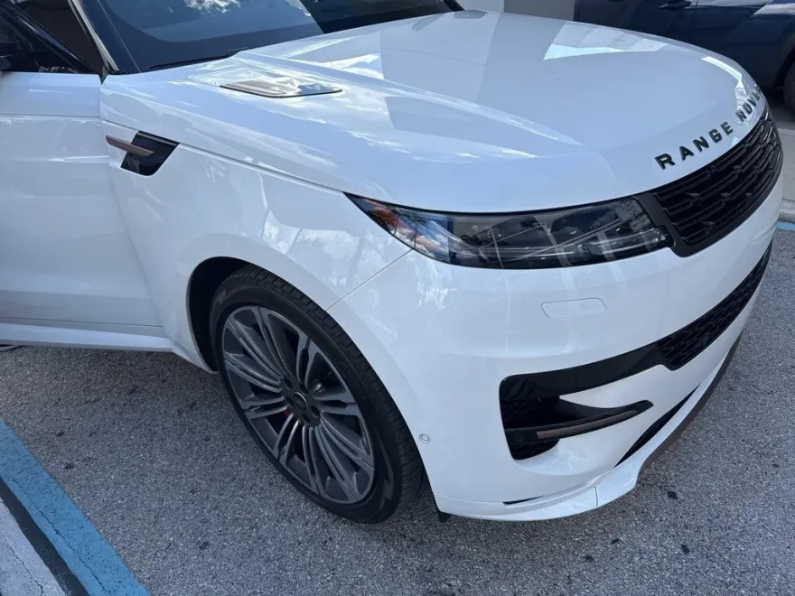 2024 Land Rover Range Rover Sport SE photo 1