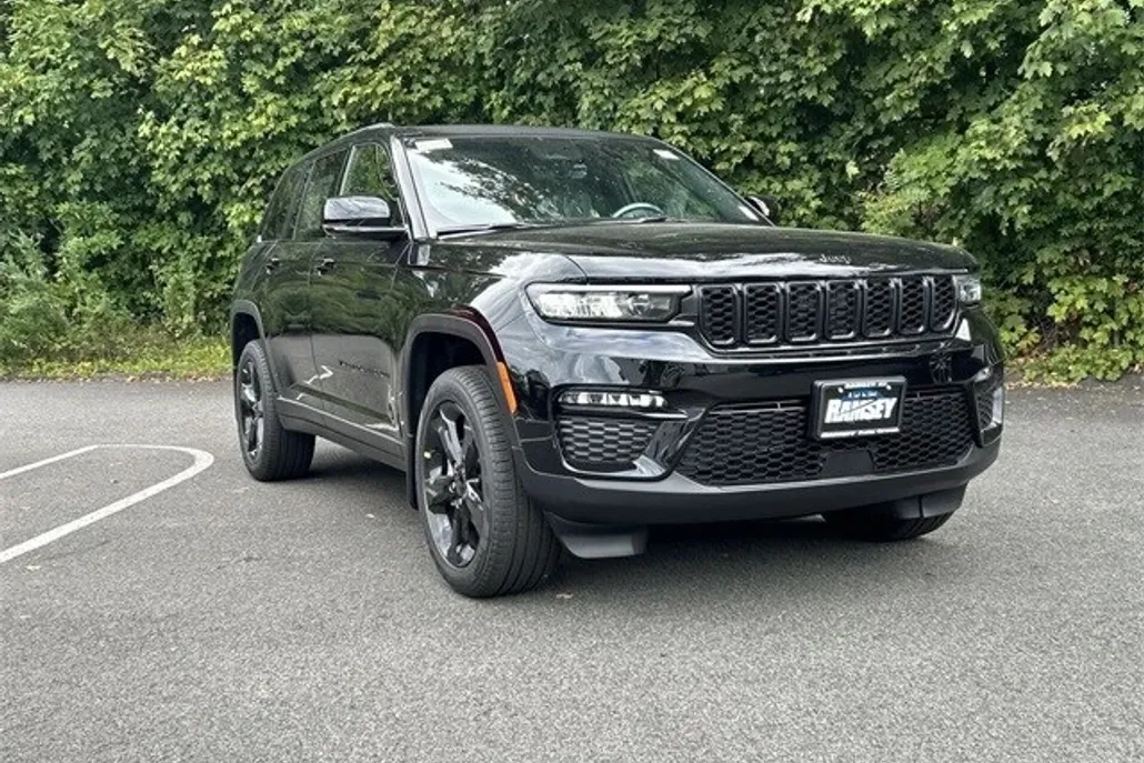 2025 Jeep Grand Cherokee Limited photo 1