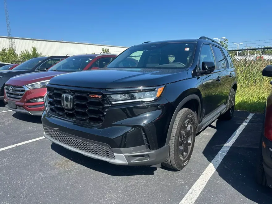 2025 Honda Pilot TrailSport photo 1