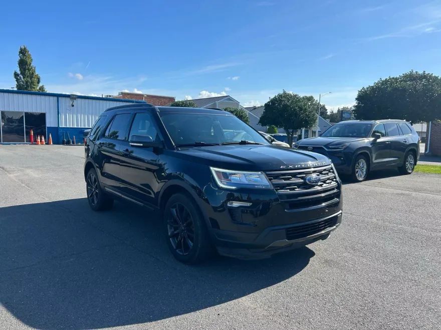2018 Ford Explorer XLT photo 1