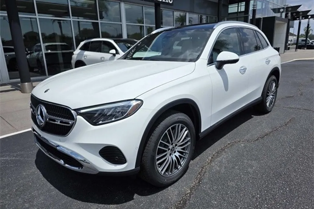 2026 Mercedes Benz GLC 300 photo 1