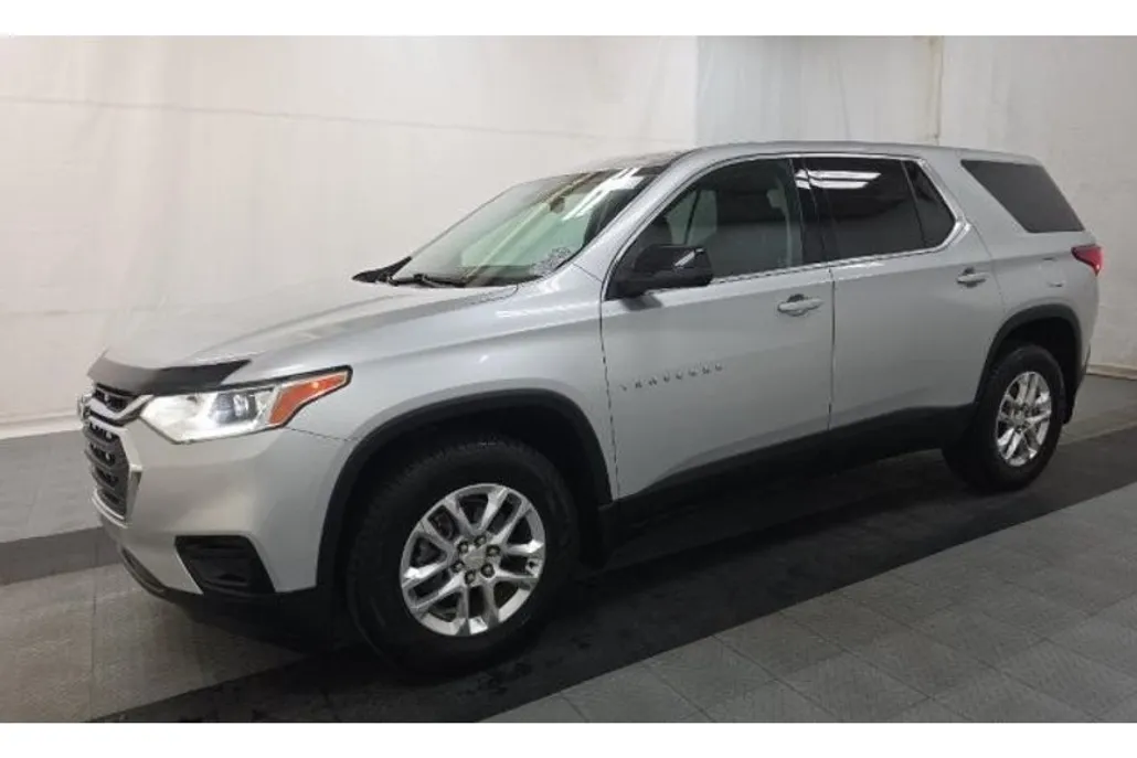2021 Chevrolet Traverse LS photo 1