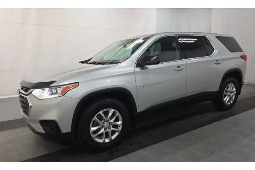 2021 Chevrolet Traverse LS photo 1