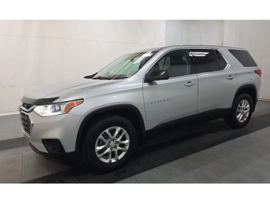 2021 Chevrolet Traverse LS photo 1