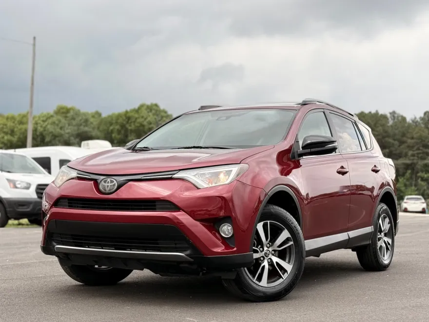 2018 Toyota RAV4 XLE photo 1