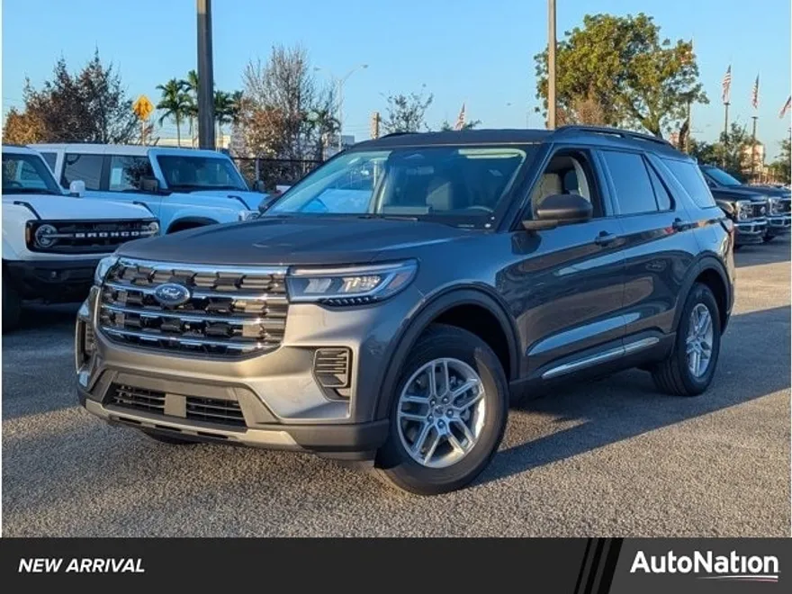 2025 Ford Explorer photo 1