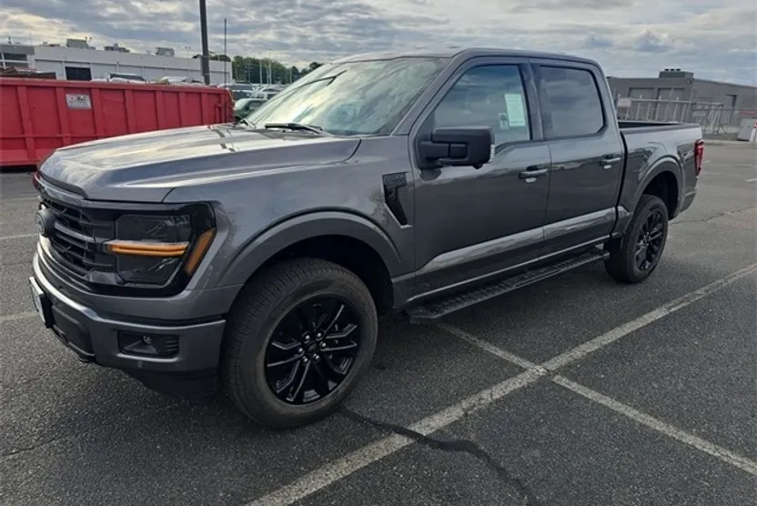 2025 Ford F-150 XLT photo 1