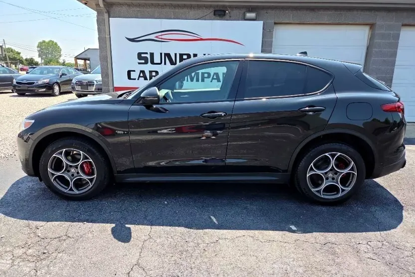 2023 Alfa Romeo Stelvio Sprint photo 1