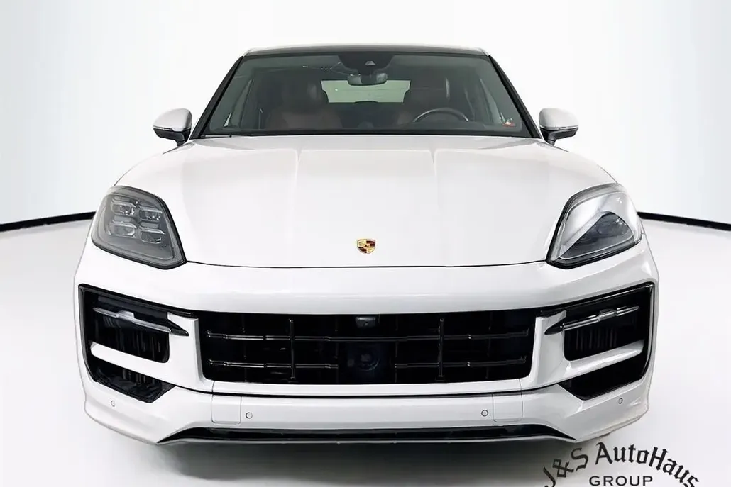 2024 Porsche Cayenne Coupe S photo 1