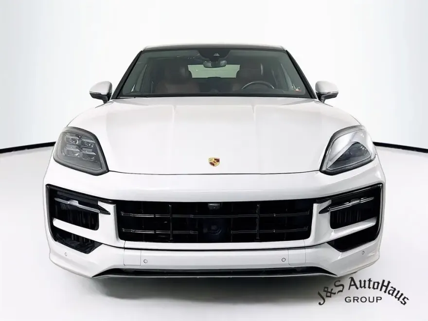 2024 Porsche Cayenne Coupe S photo 1