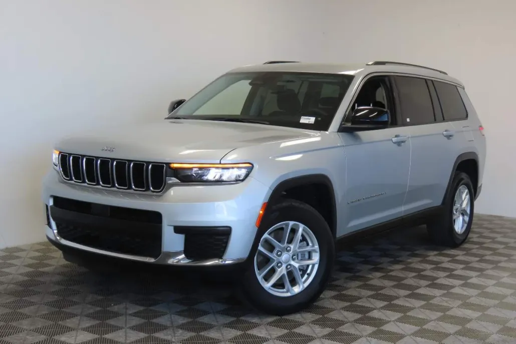 2023 Jeep Grand Cherokee Laredo photo 1