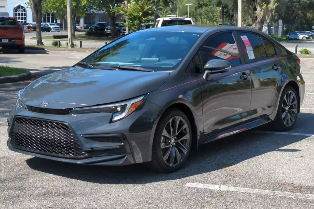 2025 Toyota Corolla SE photo 1