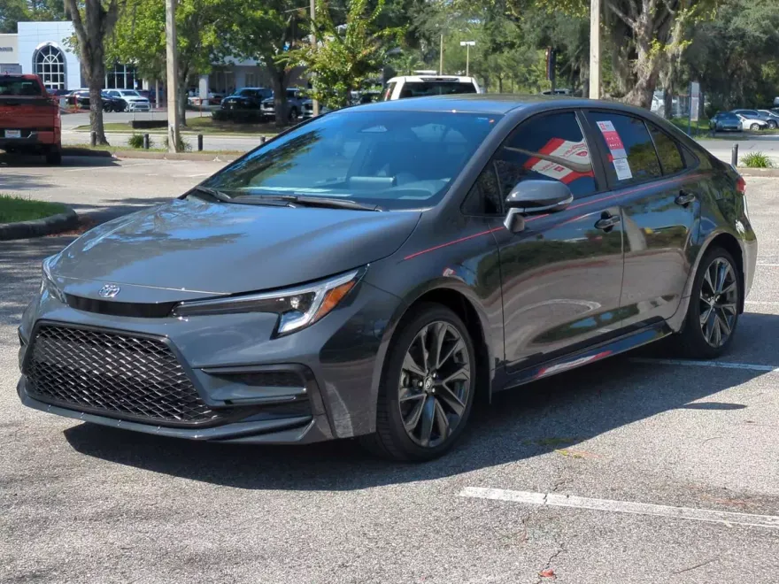 2025 Toyota Corolla SE photo 1