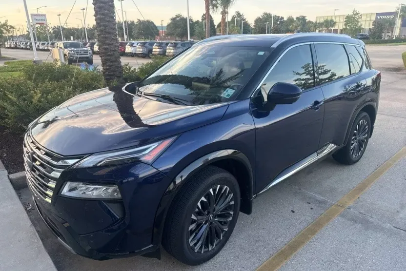 2024 Nissan Rogue Platinum photo 1