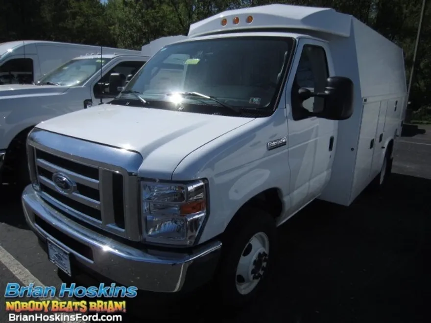 2025 Ford E-350 photo 1