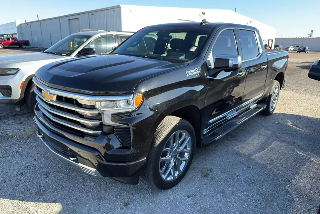 2023 Chevrolet Silverado 1500 High Country photo 1