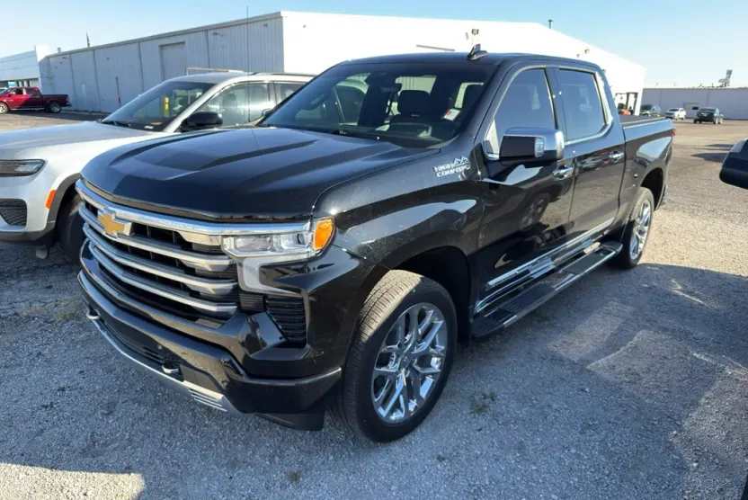 2023 Chevrolet Silverado 1500 High Country photo 1