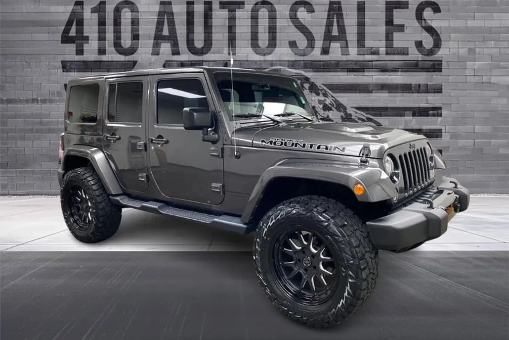2017 Jeep Wrangler Unlimited Smoky Mountain photo 1