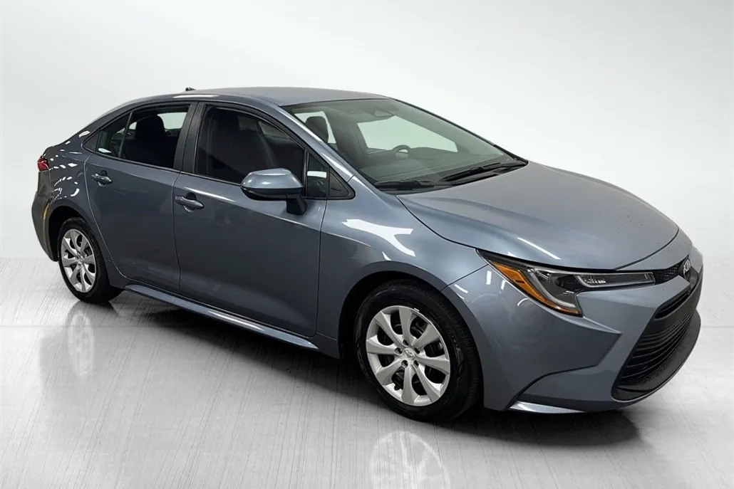 2025 Toyota Corolla LE photo 1