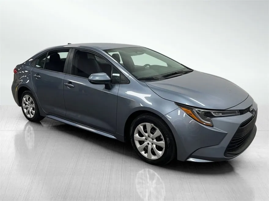 2025 Toyota Corolla LE photo 1