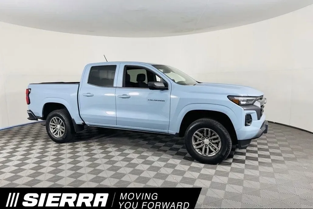 2025 Chevrolet Colorado Work Truck LT photo 1