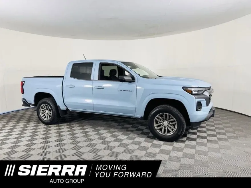 2025 Chevrolet Colorado Work Truck LT photo 1