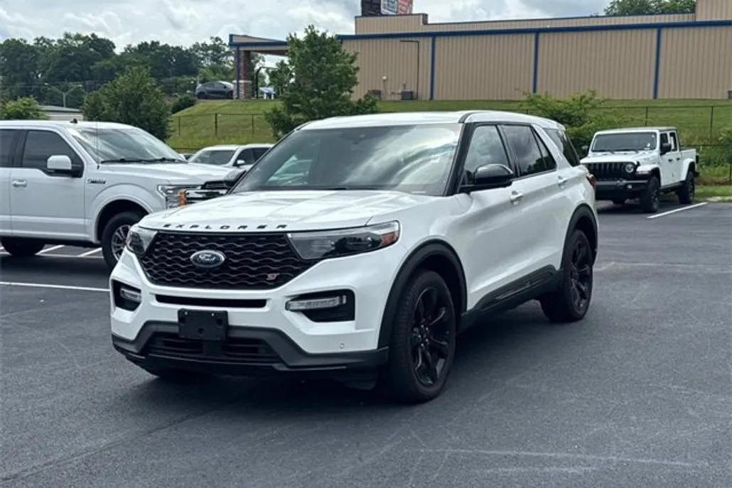 2022 Ford Explorer ST photo 1