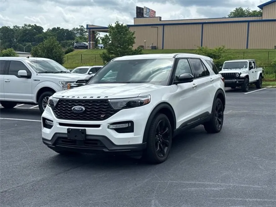 2022 Ford Explorer ST photo 1